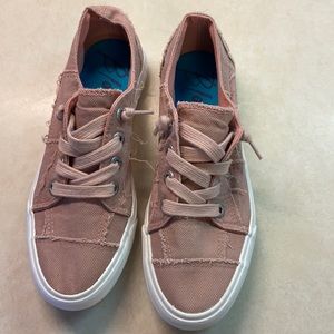 Blowfish Malibu Sneaker in Dusty Rose NWOT